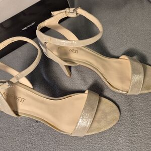 ✨ Nine West Anistono Gold Shimmer Strappy Heels – Size 9M ✨